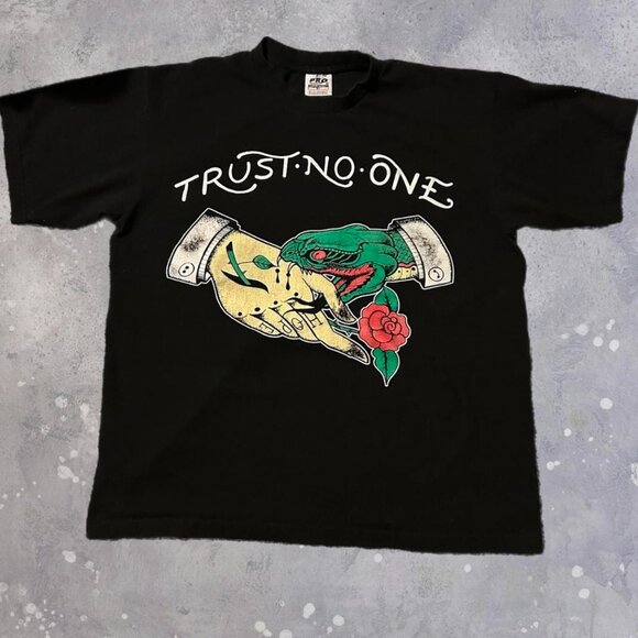 2000s XL Cotton Black T- Shirt Trust No One Graphic Traditional Tattoo Style - Picture 1 of 6